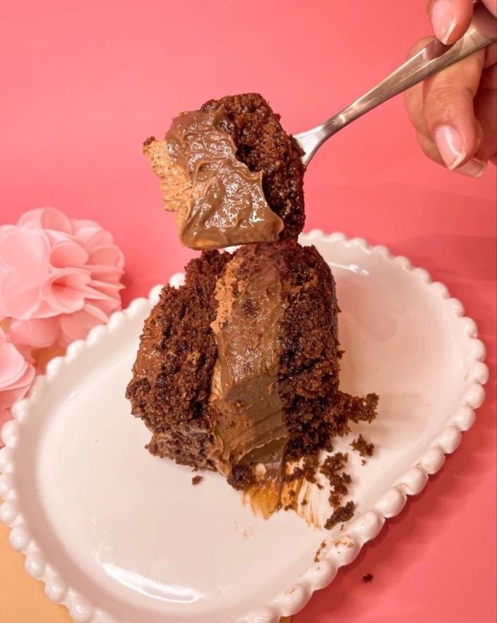 Fatia de bolo de chocolate